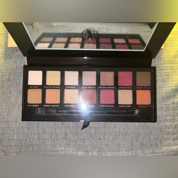 Anastasia Beverly Hills Modern Renaissance Eye Shadow Palette. - Picture 4 of 5